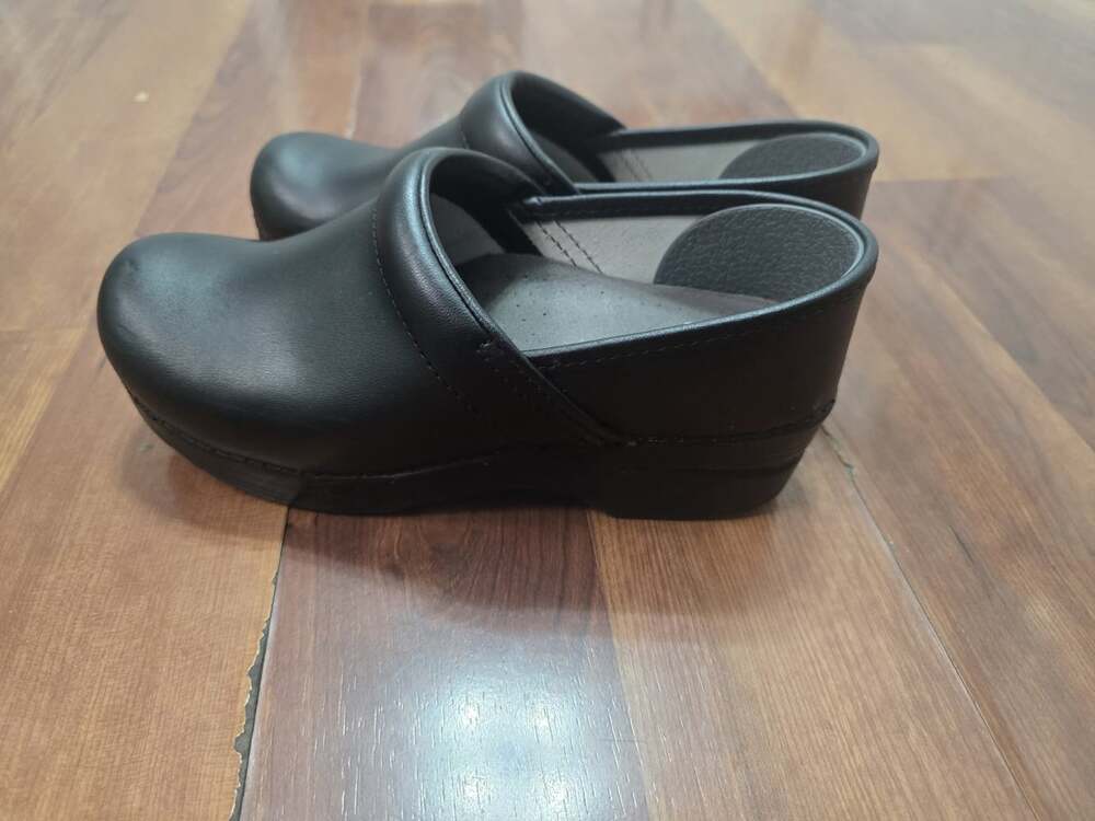Dansko Women Clogs 7 Black Leather Slip On Professional Closed Toe Comfort Shoes